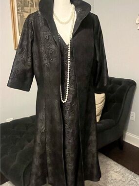 Elegant Black Textured Swing 2-piece Coat Suit
